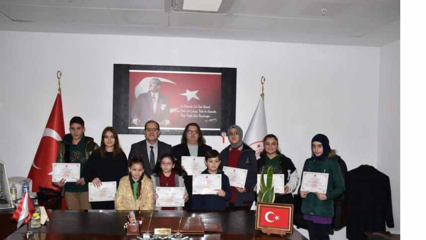 Trabzon’da ödül alan öğrenciden duygulandıran davranış