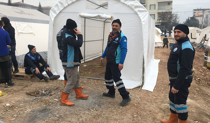 Trabzon'da Ortahisar Belediyesi'nden deprem bölgesine çadır yardımı