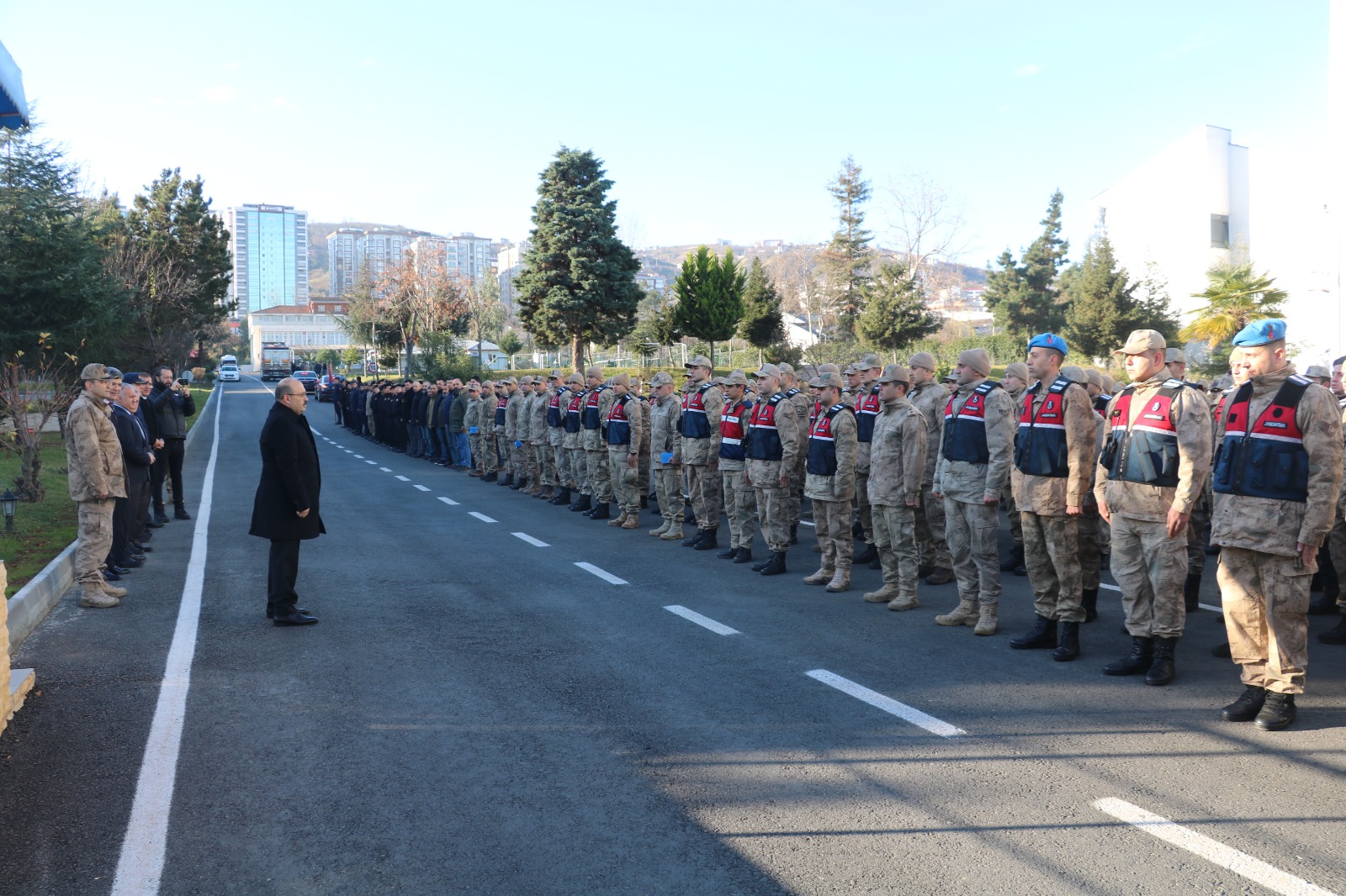 Trabzon’dan 300 kişilik Askeri ekip deprem bölgesine gitti