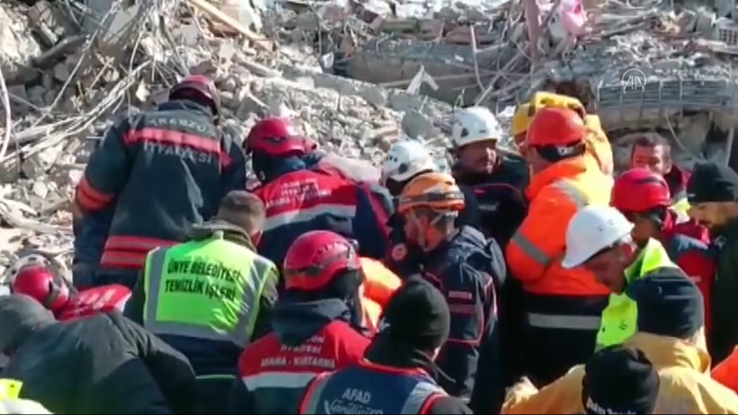 Trabzon'dan deprem bölgesine giden ekip 80. saatte mucizeye tanıklık etti