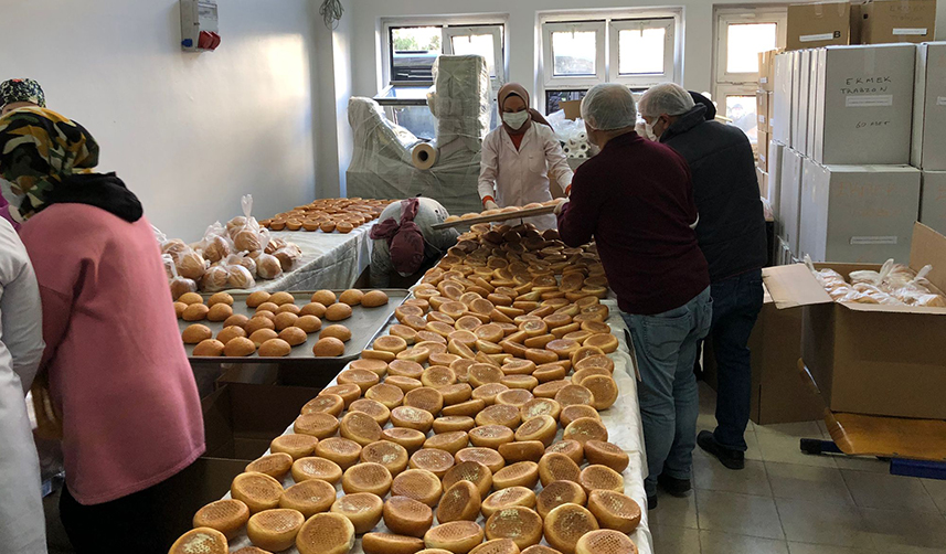 Trabzon’dan deprem bölgesine her gün ekmek! Üretim başladı, yardım yola çıktı