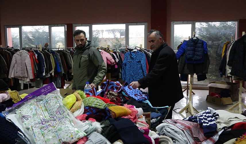 Trabzon'dan deprem bölgesine yardım için gönderilen ayakkabının içinden servet çıktı