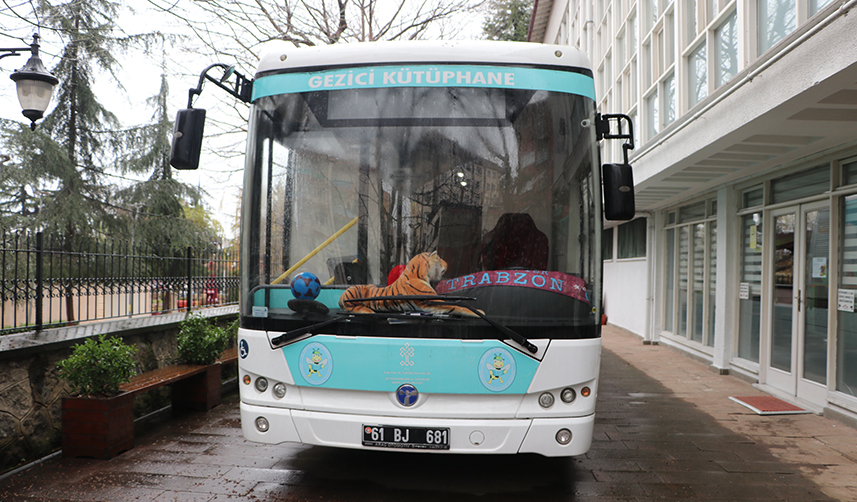 Trabzon'dan yola çıkan gezici kütüphane otobüsü hediyelerle dolduruldu