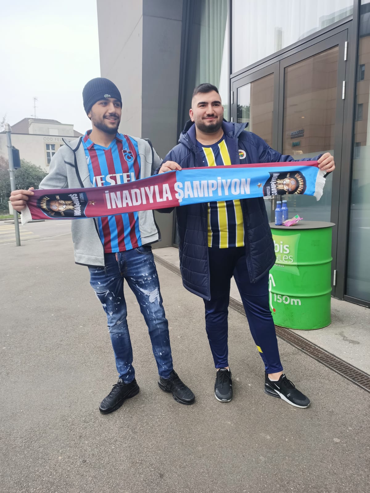 Trabzonspor Basel’de çiçeklerle karşılandı