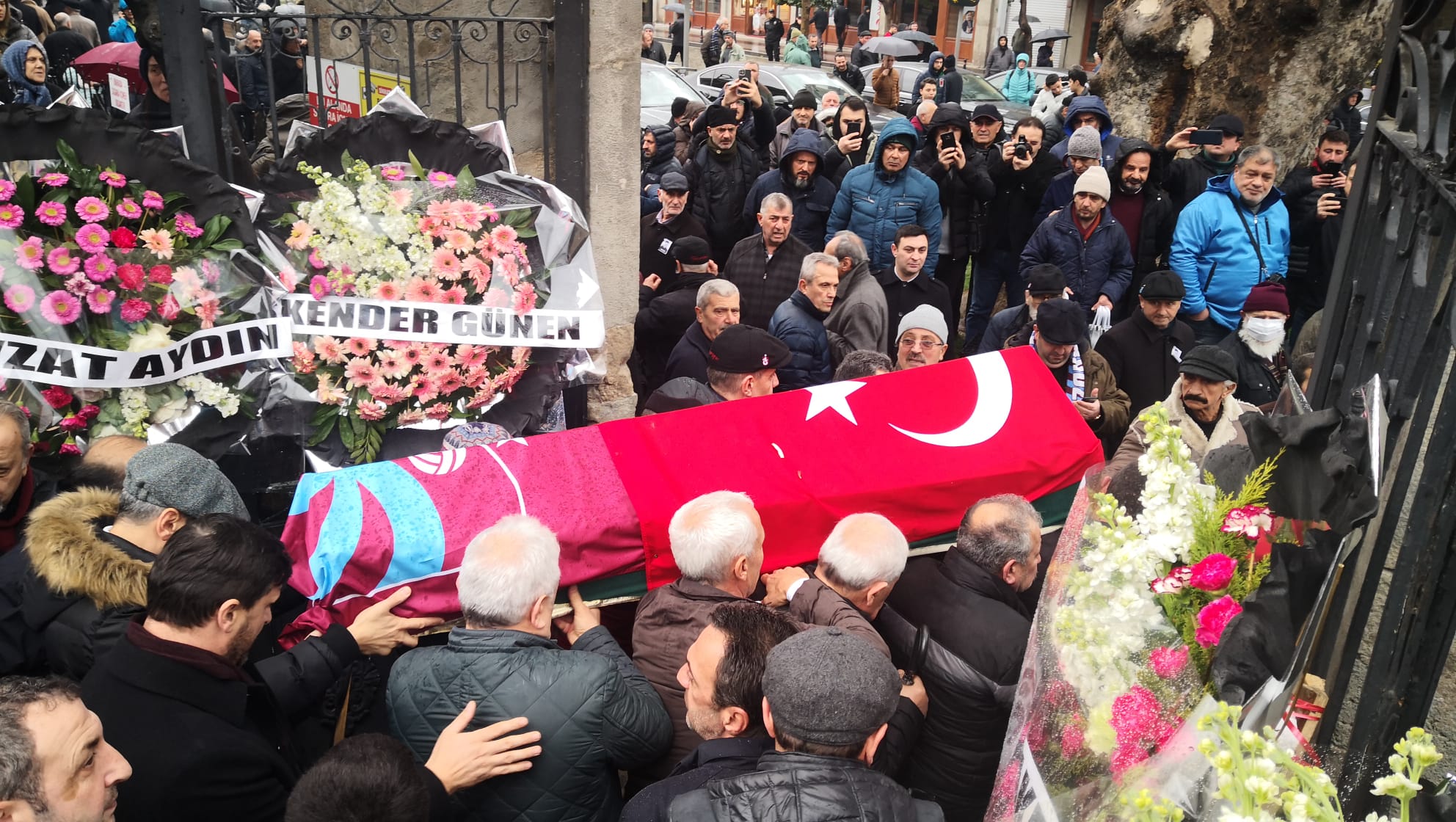 Trabzonspor efsanesi Ahmet Suat Özyazıcı son yolculuğuna uğurlandı