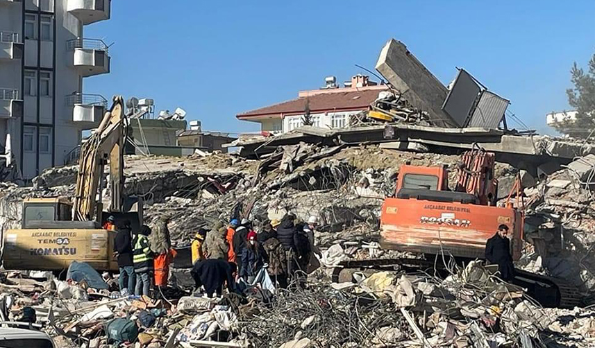 Trabzon'un Akçaabat ilçesi, deprem bölgesi için seferber oldu