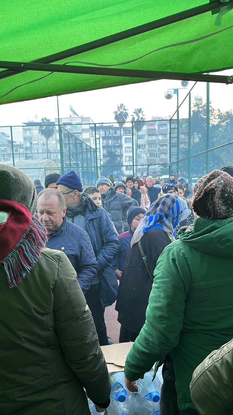 Trabzonspor taraftarlarından gururlandıran hareket! Depremzedeler için aşevi
