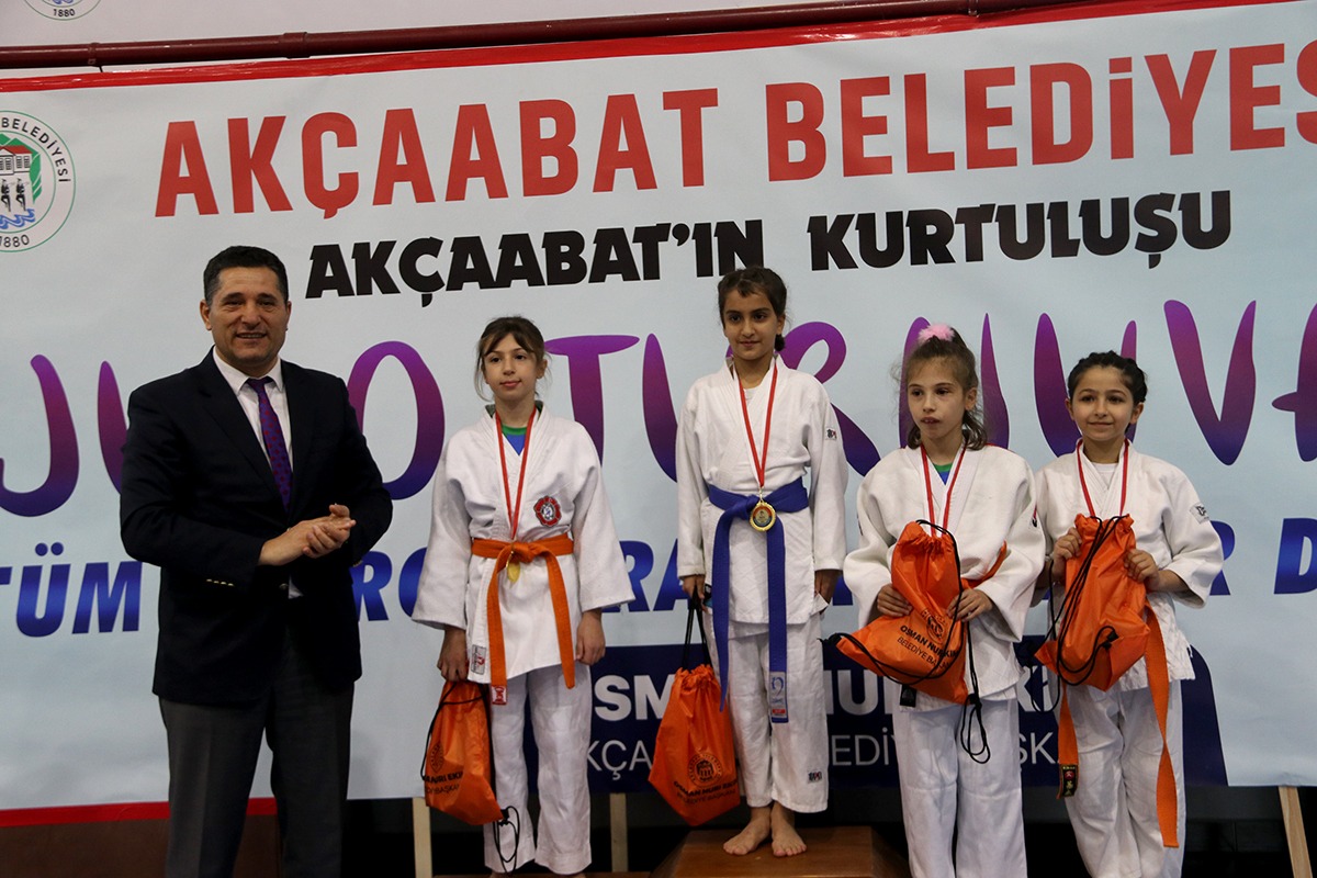 Trabzon'da judo turnuvası nefes kesti