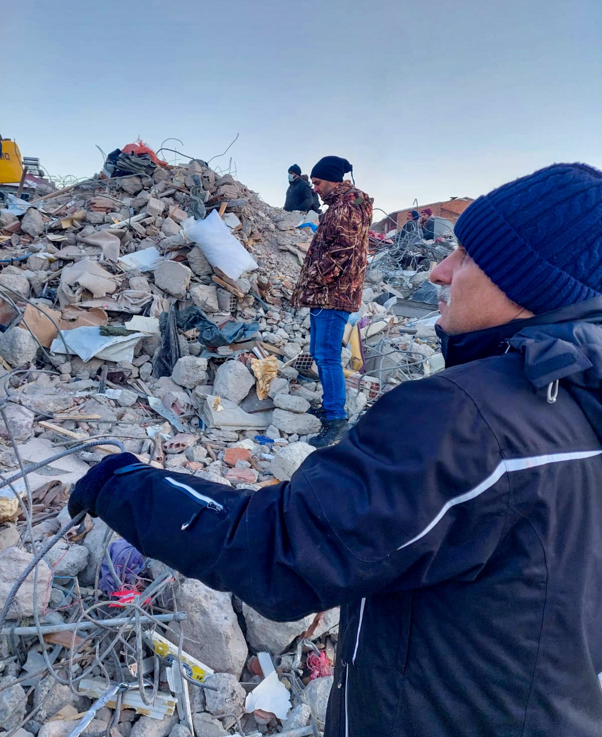 Başkan Zorluoğlu Maraş'ta depremzedelerle yakından ilgileniyor