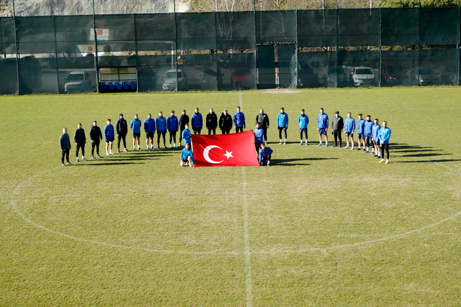 1461 Trabzon FK’dan depremlerde hayatını kaybedenler için saygı duruşu