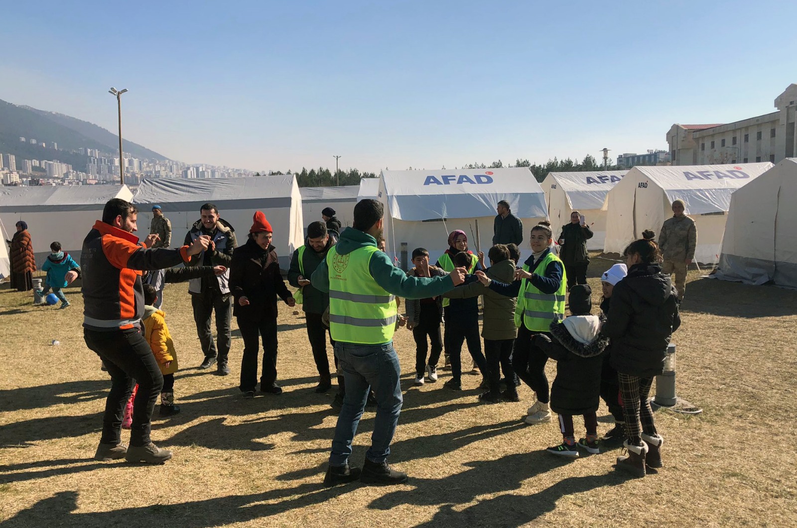 Trabzon Büyükşehir ekiplerinden depremzede çocuklara özel ilgi 