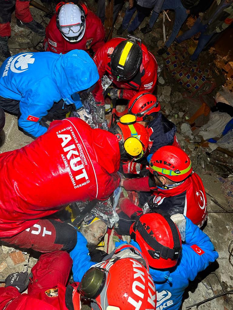 AKUT Trabzon ekibi 28 gönüllüsüyle deprem bölgesinde hayat kurtardı