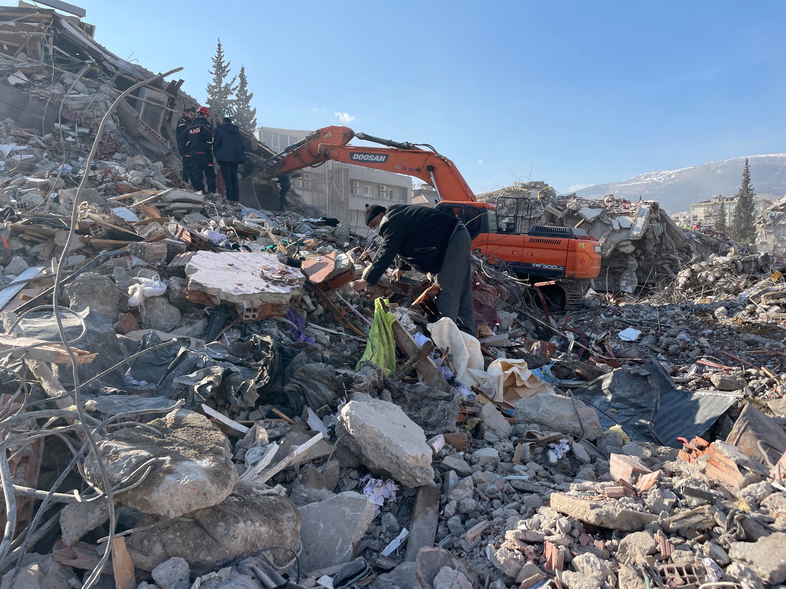 CHP’li  Ahmet Kaya Kahramanmaraş’ta deprem hafriyat alanını görüntüledi