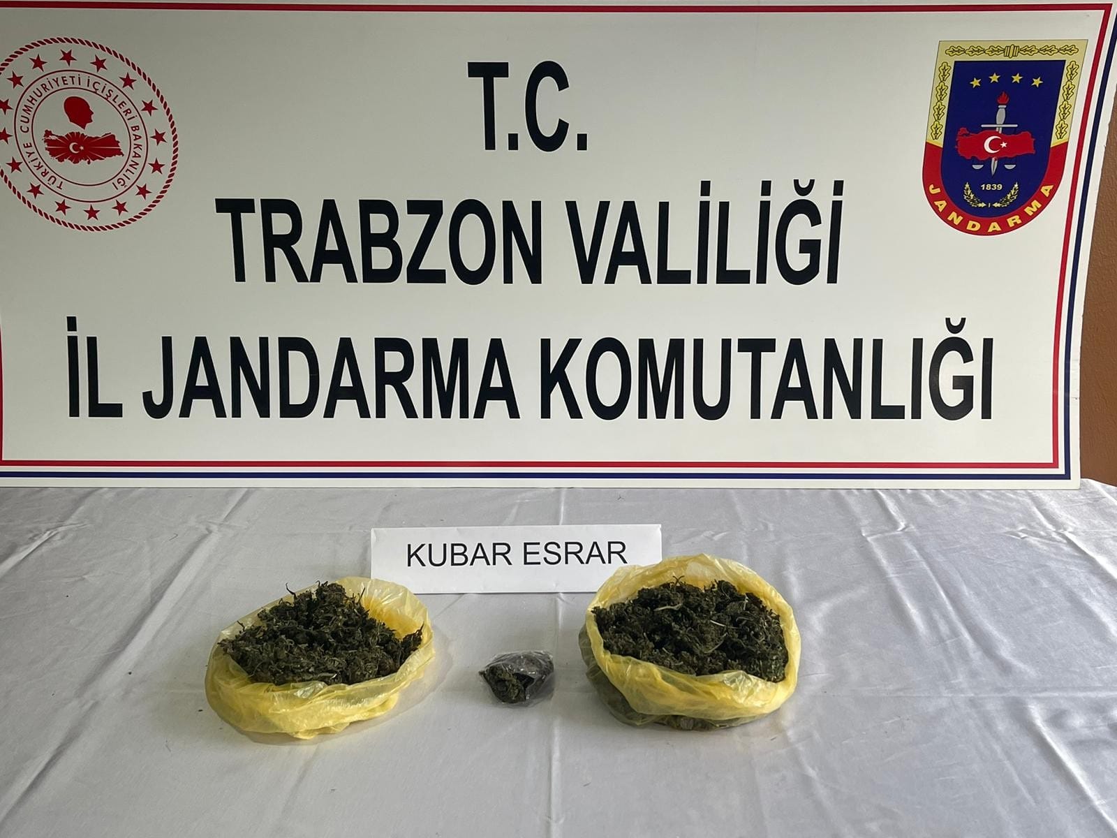 Trabzon’da uyuşturucu satıcısı Jandarma’dan kaçamadı