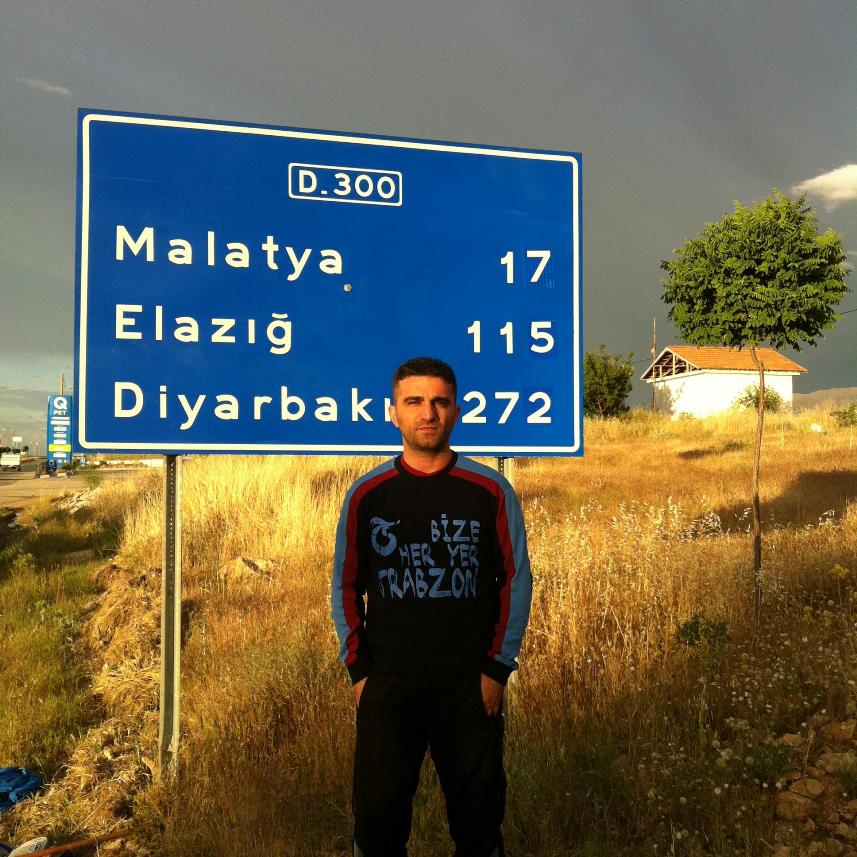 Trabzonspor’un şike mücadelesinde Malatya’dan yürüyerek geldiği Trabzon’a bu kez depremzede olarak geldi