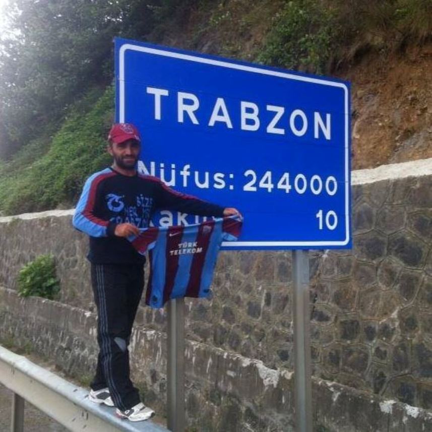 Trabzonspor’un şike mücadelesinde Malatya’dan yürüyerek geldiği Trabzon’a bu kez depremzede olarak geldi