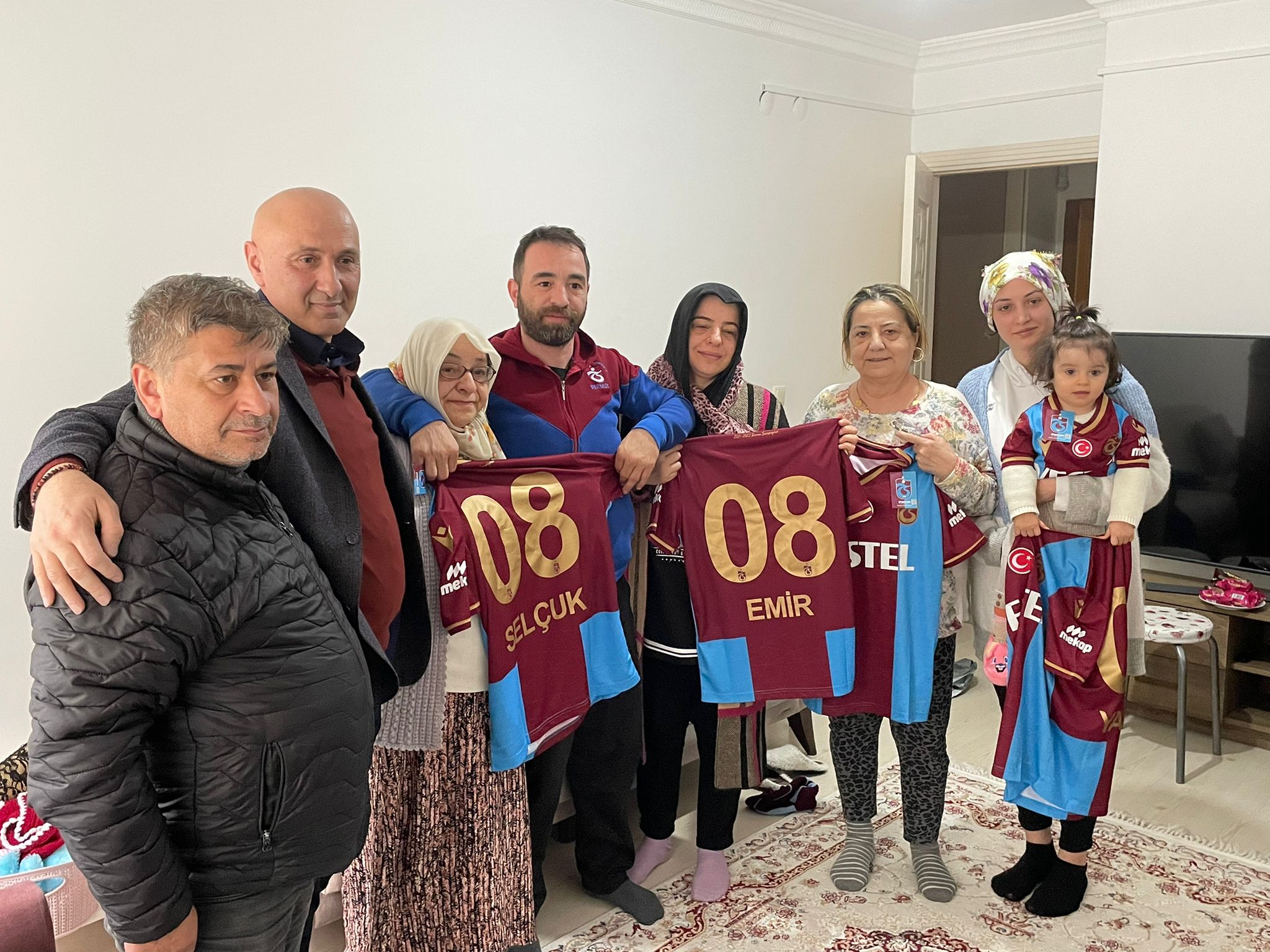 Trabzonsporlu yöneticiden vefat eden taraftarın ailesine ziyaret 
