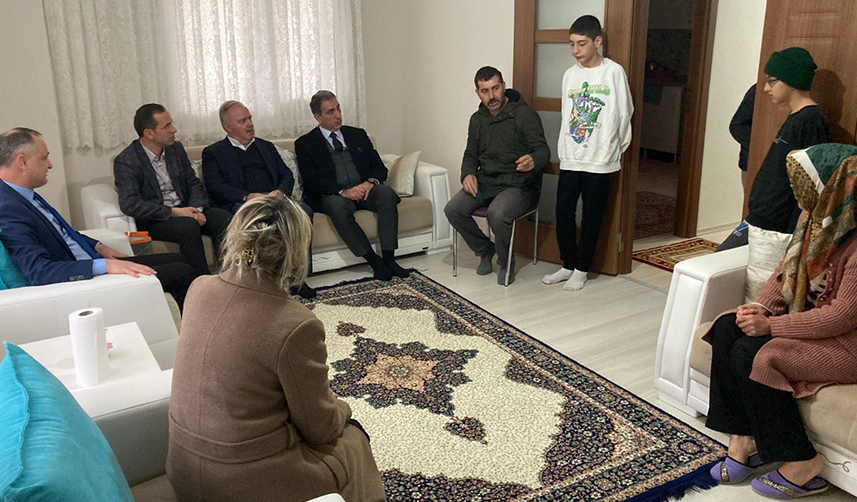 AK Parti Trabzon Milletvekili Cora, depremzedeleri ziyaret etti