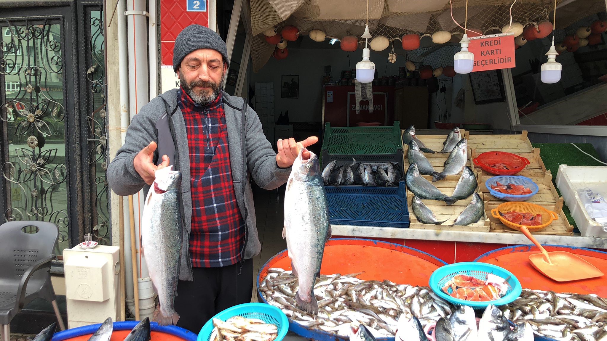 Trabzon'dan kaçan balıklar Rize'de tezgaha düştü! 