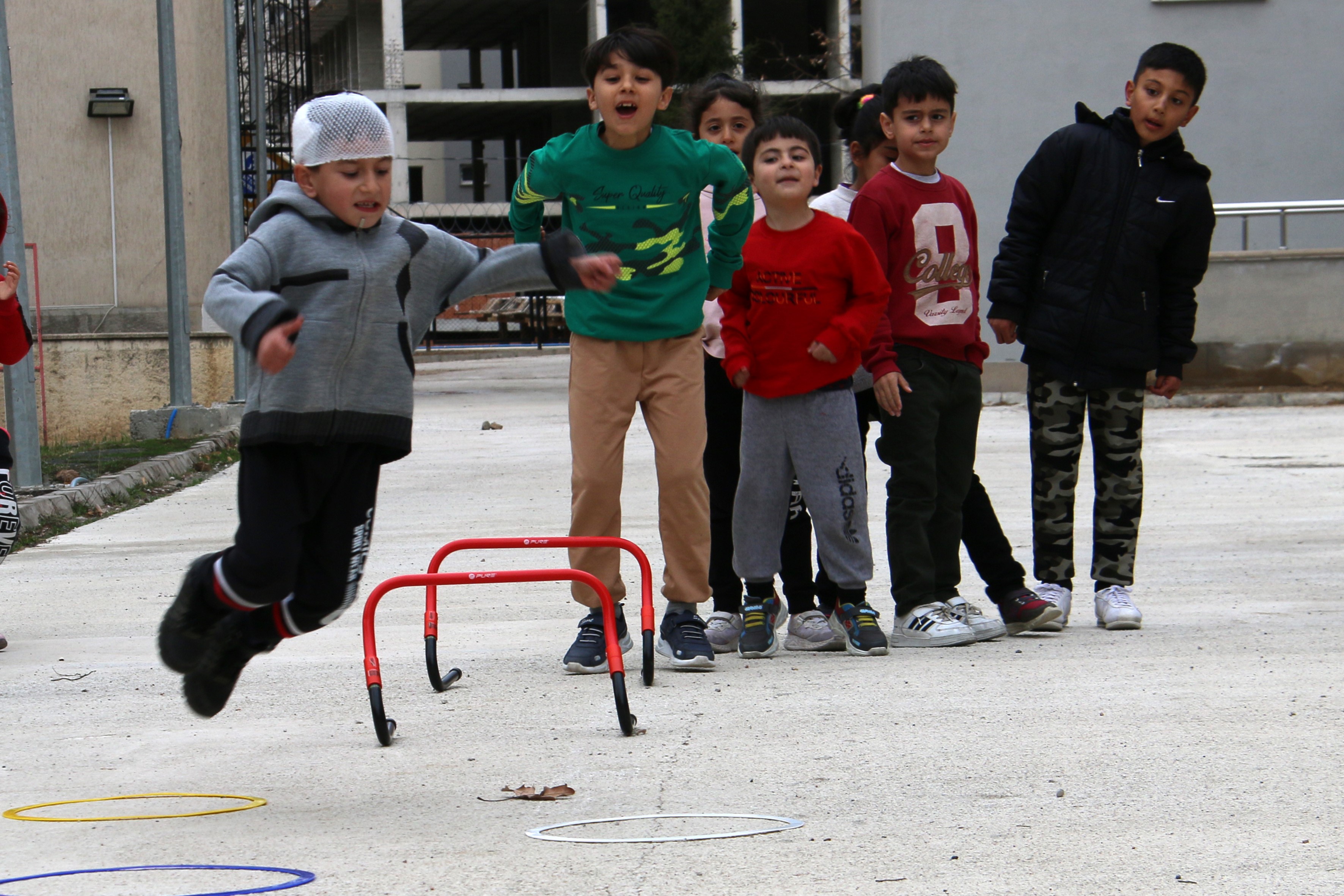 Gümüşhane'de depremzede çocuklar spor etkinlikleriyle moral buluyor 