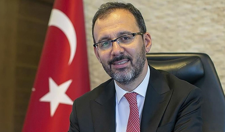 Bakan Kasapoğlu'ndan Trabzonspor'un yeni başkanı Ertuğrul Doğan'a tebrik mesajı
