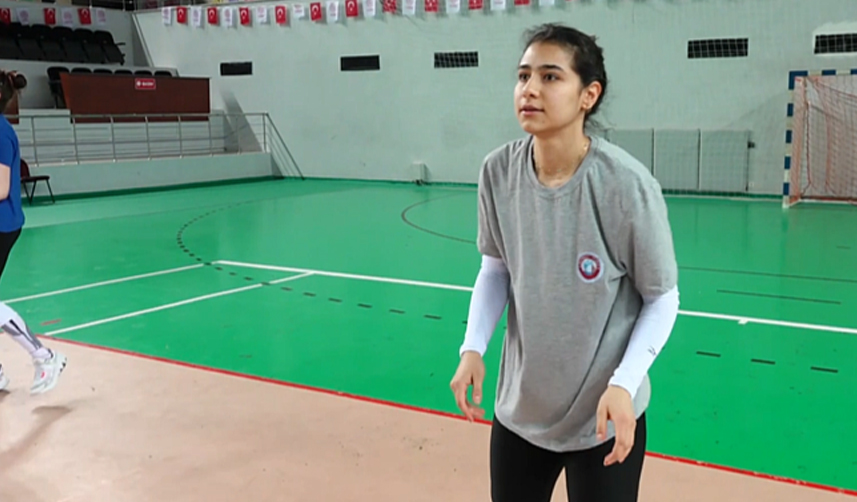 Depremzede voleybolcu Trabzon'da hedeflerine ulaşmak istiyor