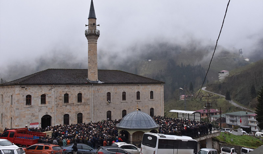 Trabzon'da beton mikserini temizlerken düşüp ölen kişinin cenazesi defnedildi