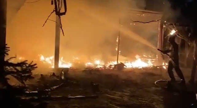 Rize'de alevler geceyi aydınlattı! Büyük yangın