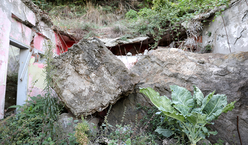 Trabzon'da 60 tonluk kaya tehdidine çifte tedbir!