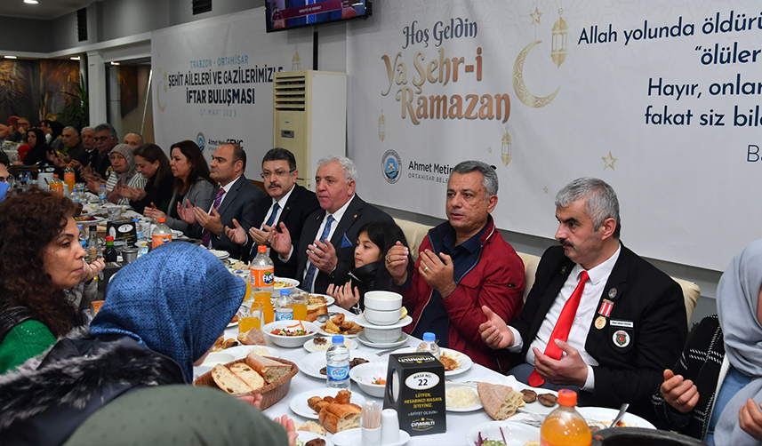 Trabzon'da Başkan Genç, şehit aileleri ve gaziler ile iftarda buluştu