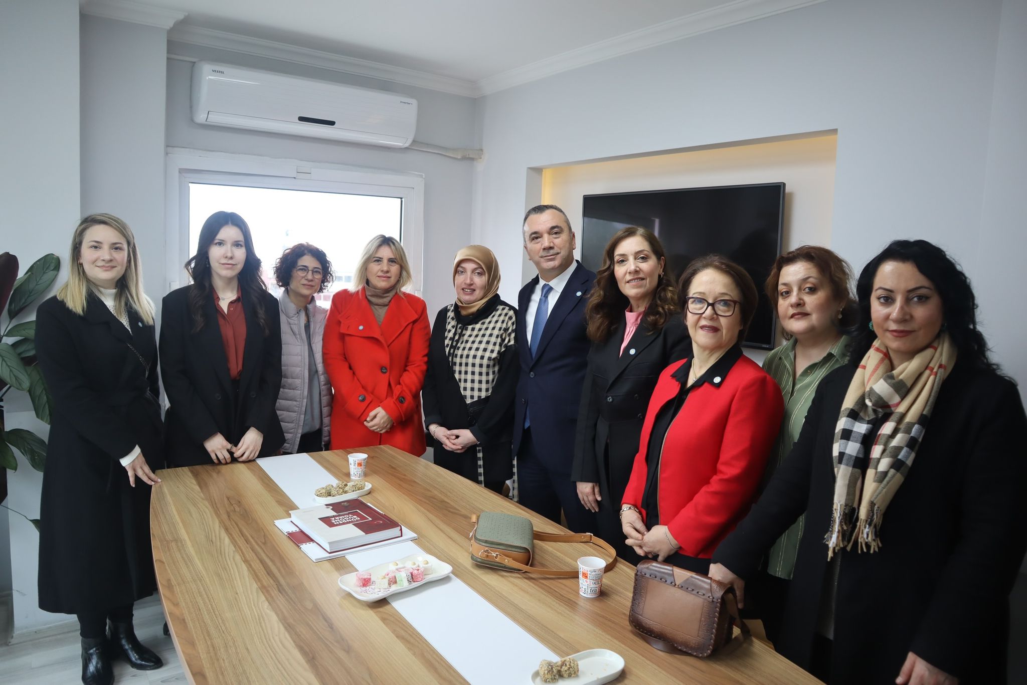  Yavuz Aydın İYİ Parti Trabzon teşkilatını ziyaret etti