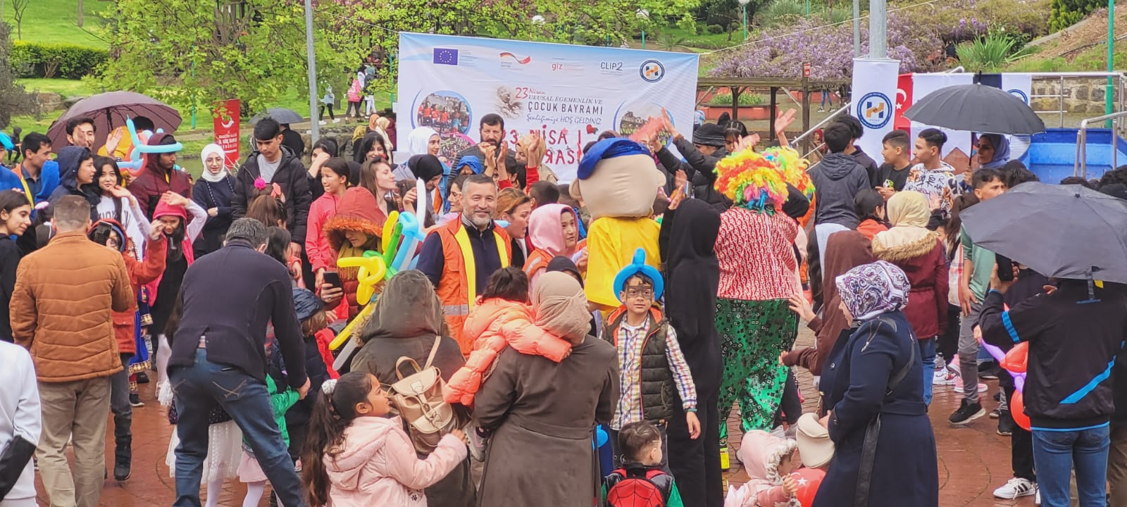 Trabzon'da depremzede ve sığınmacı çocuklar için 23 Nisan kutlaması