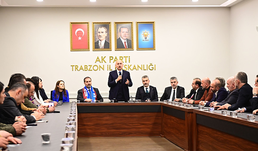 AK Parti Trabzon Milletvekili adayları ve Bakan Karaismailoğlu'na coşkulu karşılama