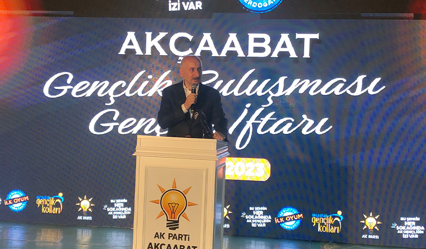 Bakan Karaismailoğlu Trabzon'da gençlerle buluştu: "Doğru zamanda doğru adamla devam edeceğiz"