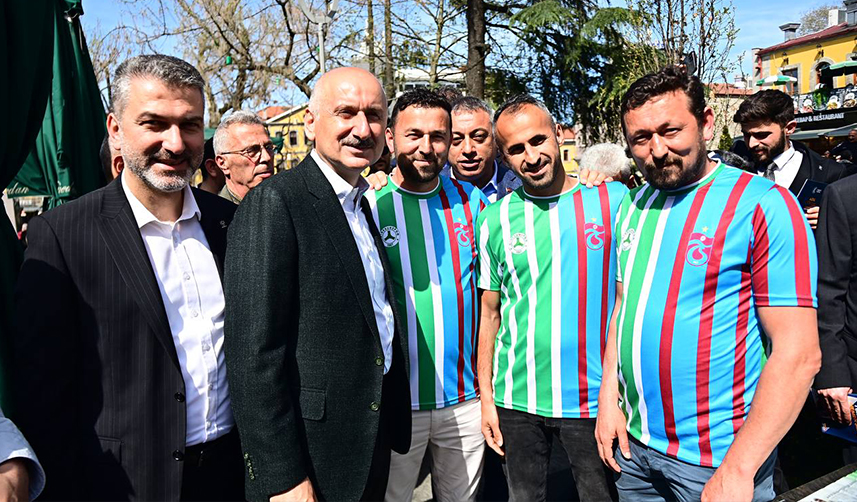 Bakan Karaismailoğlu Trabzon'da vatandaşlarla bir araya geldi