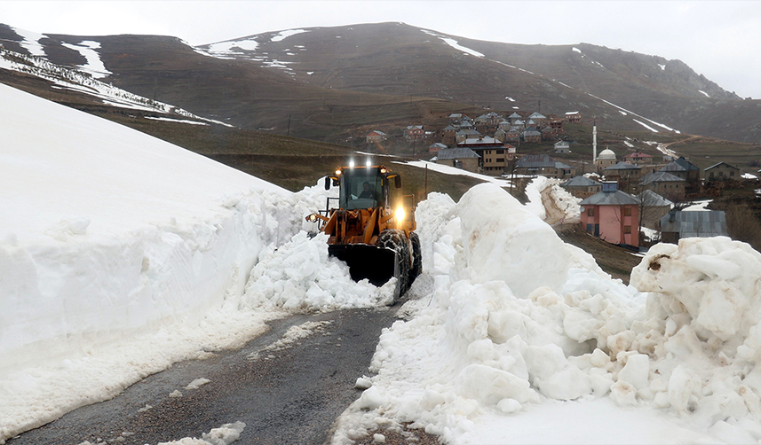 Bayburt - Trabzon arasında bahar ayında karla mücadele