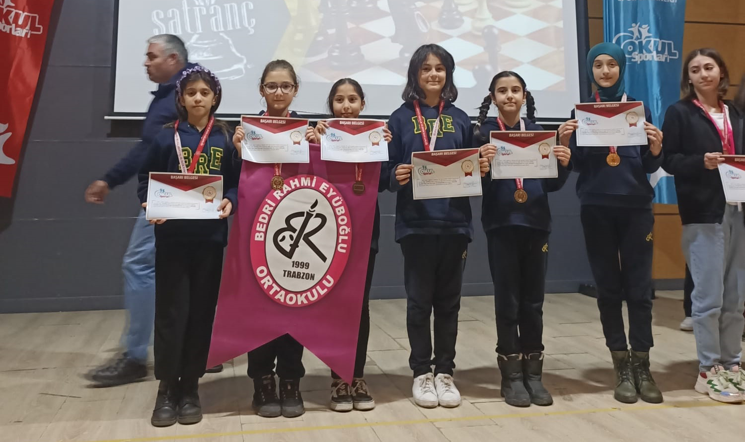 Trabzon’da Bedri Rahmi Eyüboğlu Ortaokulu’ndan önemli başarı
