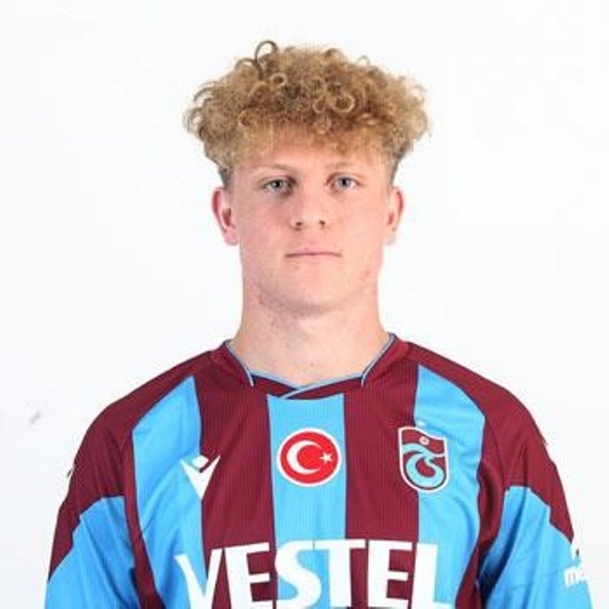 Genç futbolcu Muhammed Mustafa Pınarcı Trabzonspor'a imza attı (2)