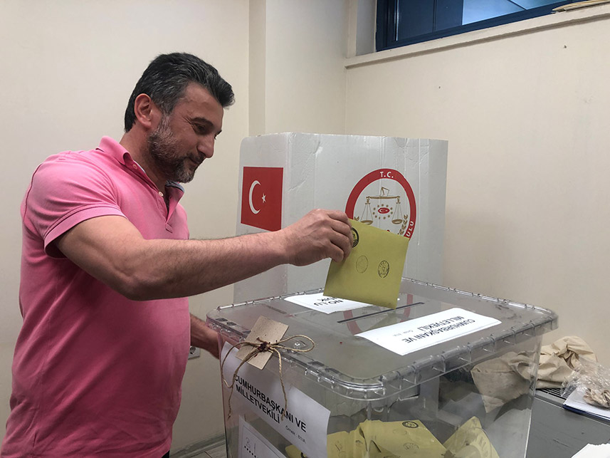 Trabzon'da seçim sandıkları kuruldu! İlk oylar kullanıldı