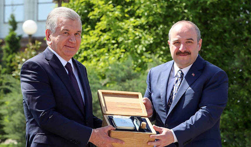 Özbekistan Cumhurbaşkanı TOGG'unu teslim aldı