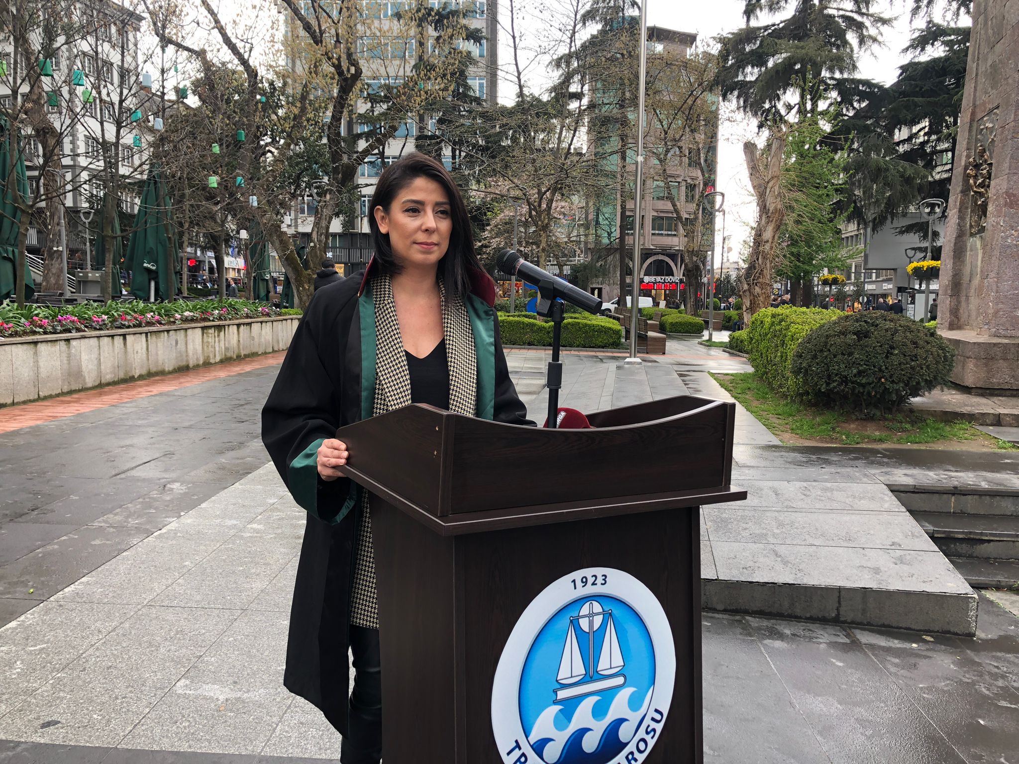 Trabzon Barosu'ndan Avukatlar Günü mesajı! Umutla, dirayetle, el birliğiyle, yeniden!
