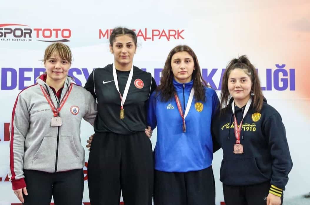 Trabzon Sınav Kolejinden 2 Türkiye Şampiyonluğu