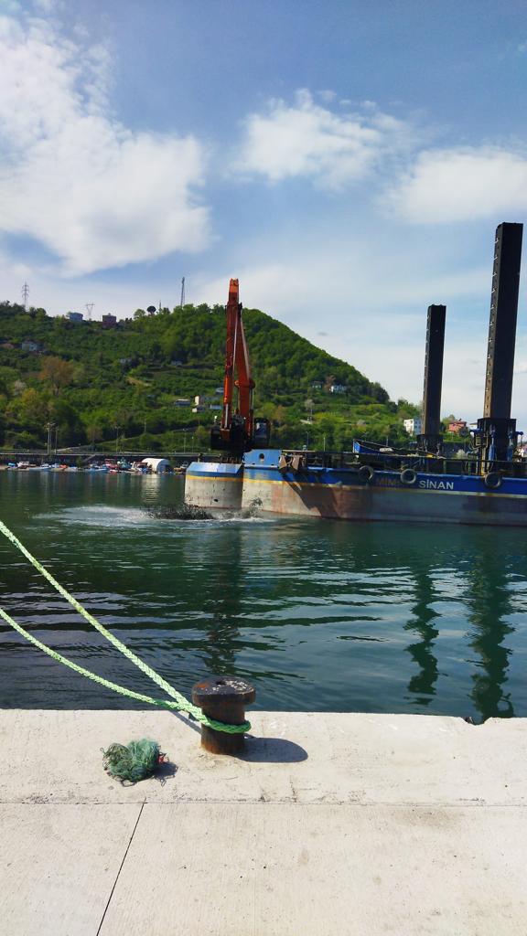 Trabzon'da Bakan Karaismailoğlu'nden balıkçılık sektörüne büyük destek