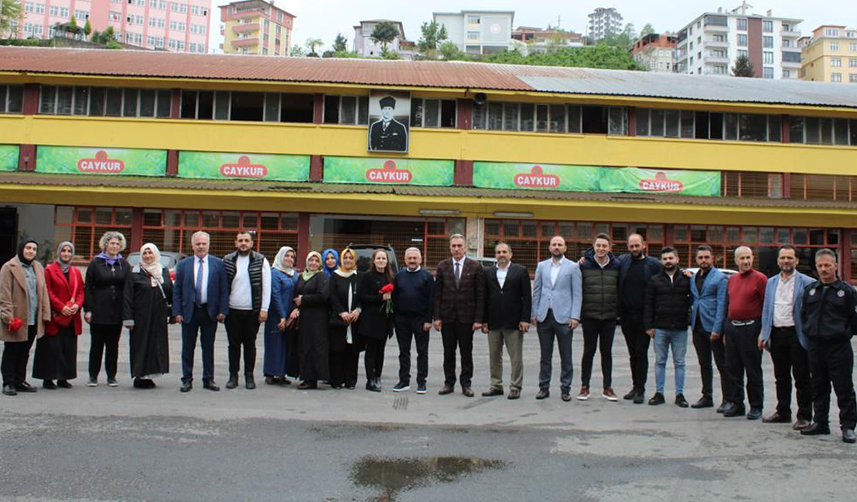 AK Parti Trabzon Milletvekili adayı Meryem Sürmen: "Alnımızın akıyla çıkacağız..."