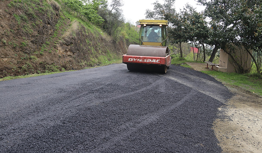 Akçaabat Belediyesi asfalt çalışmalarına devam ediyor
