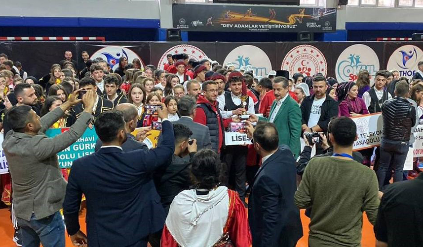 Bayburt Lisesi halk oyunları ekibi Türkiye finallerinde olacak