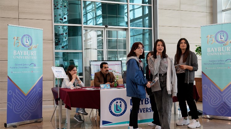Bayburt Üniversitesi aday öğrencilerle Erzincan'da buluştu