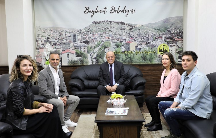 Bayburt'ta ‘Borç’ film ekibinden Başkan Pekmezci’ye ziyaret