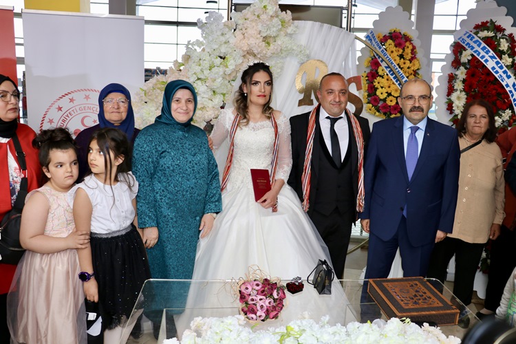 Malatyalı depremzede çiftin düğünleri Trabzon'da yapıldı