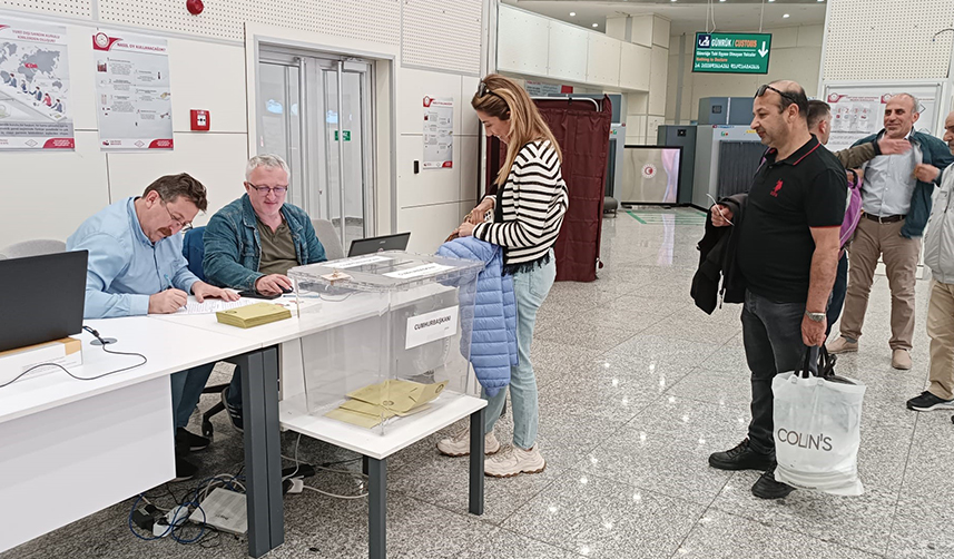 Artvin Sarp Sınır Kapısı'nda oy verme işlemleri başladı
